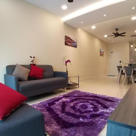 Kampong Tangkas דירות באזור פוטרג'איה, בגודל 96 מר, עם 3 חדרי שינה ו- 2 חדרי רחצה פרטיים מראה חיצוני תמונה