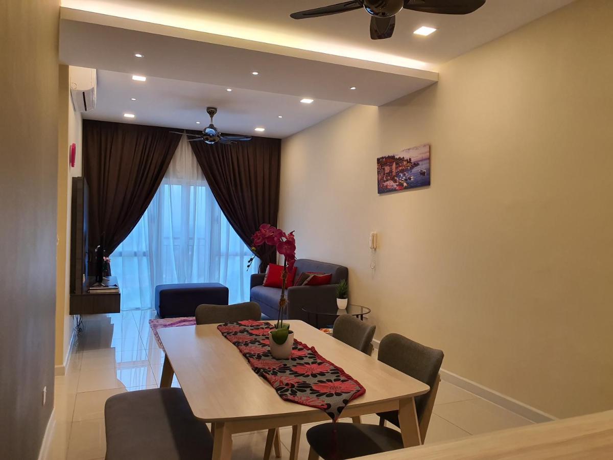 Kampong Tangkas דירות באזור פוטרג'איה, בגודל 96 מר, עם 3 חדרי שינה ו- 2 חדרי רחצה פרטיים מראה חיצוני תמונה