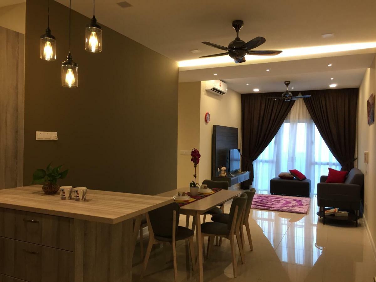 Kampong Tangkas דירות באזור פוטרג'איה, בגודל 96 מר, עם 3 חדרי שינה ו- 2 חדרי רחצה פרטיים מראה חיצוני תמונה