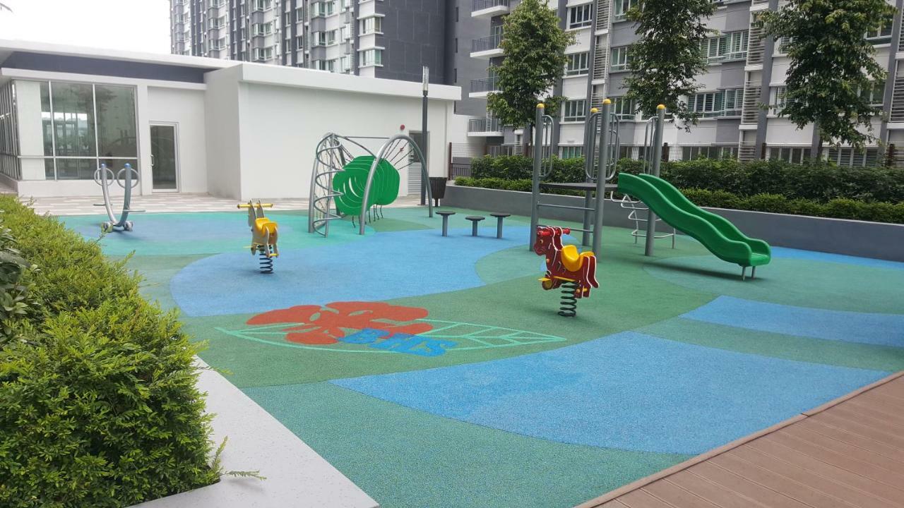 Kampong Tangkas דירות באזור פוטרג'איה, בגודל 96 מר, עם 3 חדרי שינה ו- 2 חדרי רחצה פרטיים מראה חיצוני תמונה
