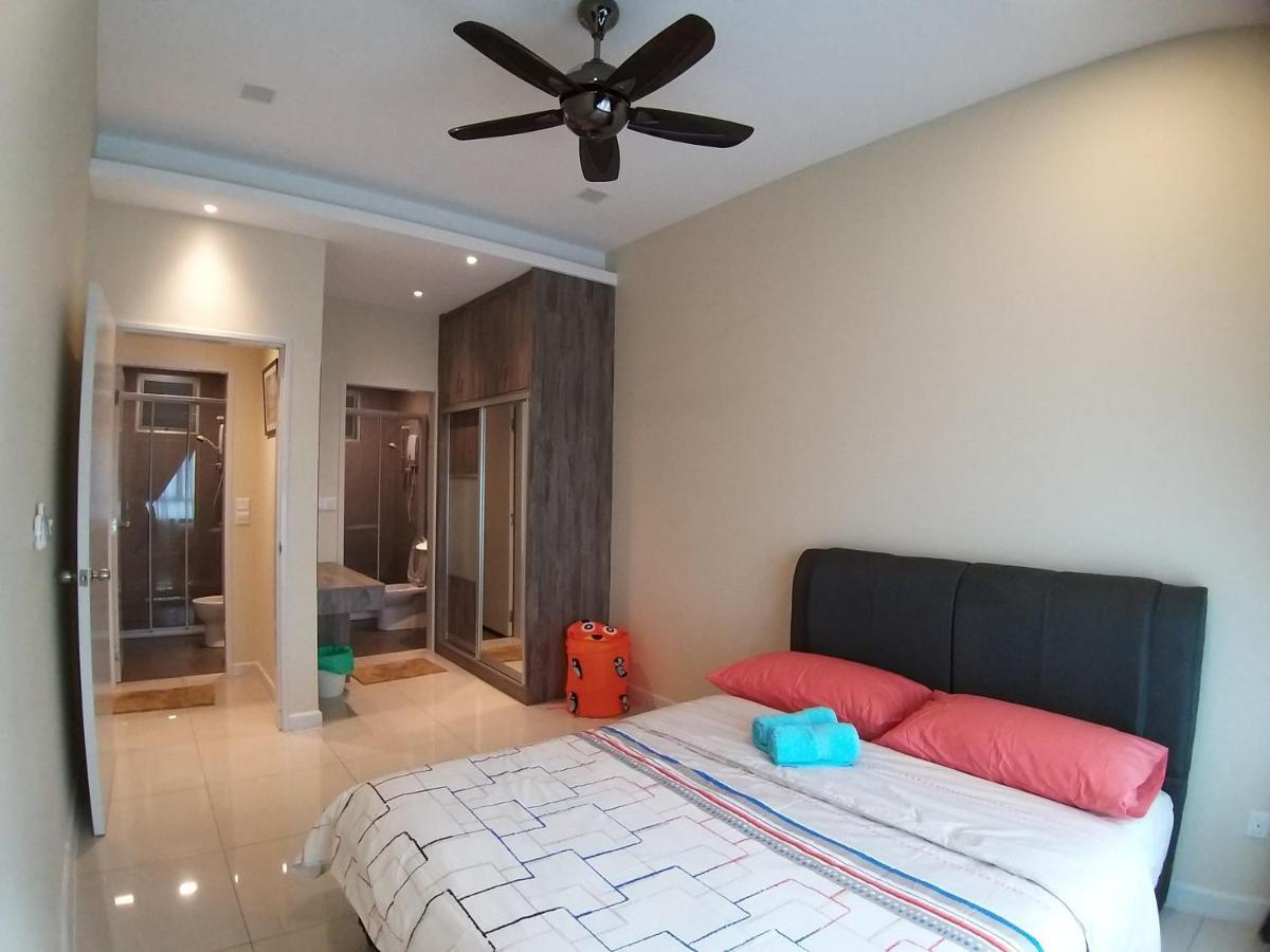 Kampong Tangkas דירות באזור פוטרג'איה, בגודל 96 מר, עם 3 חדרי שינה ו- 2 חדרי רחצה פרטיים מראה חיצוני תמונה